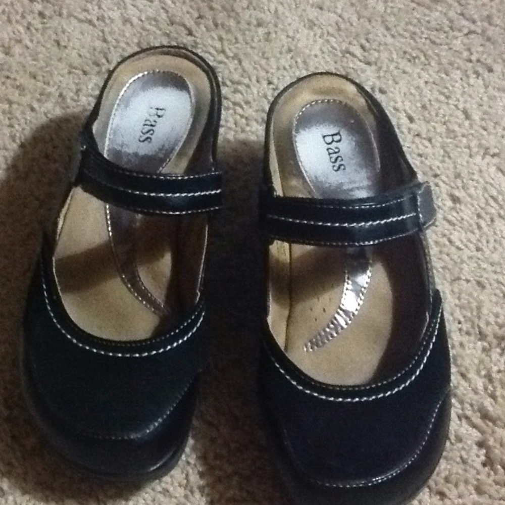 Bass clogs